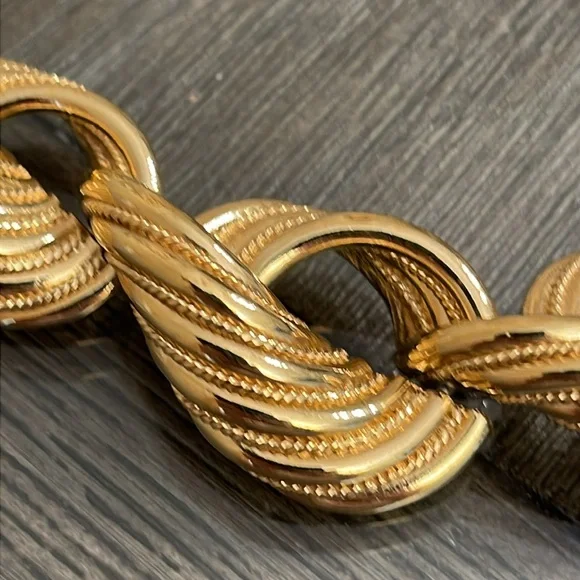 Vintage TRAFARI Large Twisted Chain Link Necklace, Runway, Gold-tone